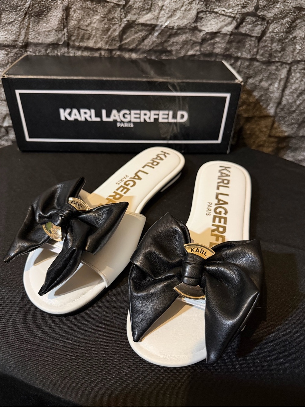 Karl Lagerfeld “Ciaran” Beautiful ❤️🔥 Sandals with Black Bow